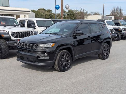 New 2026 Jeep Compass Latitude image 9