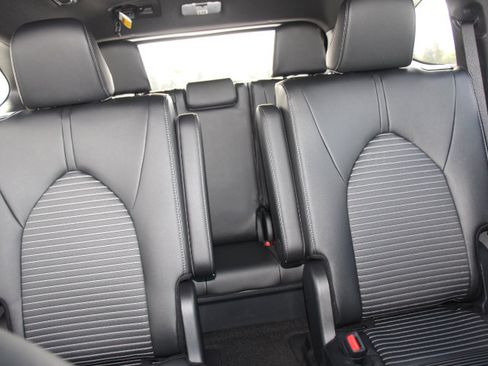 Certified 2025 Toyota Highlander XSE image 25