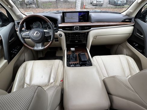 Used 2020 Lexus LX 570 4WD w/ Luxury Package image 35