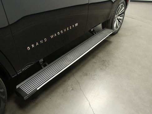 New 2023 Jeep Grand Wagoneer Series III AWD/4WD image 30