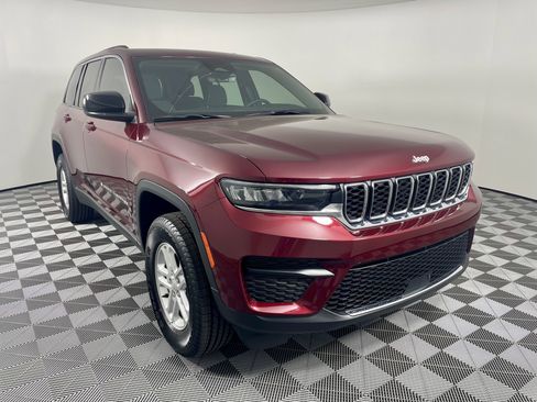 Certified 2025 Jeep Grand Cherokee Laredo image 8