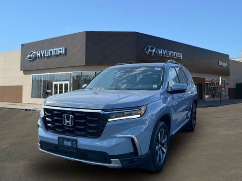 Used 2023 Honda Pilot Touring image 4