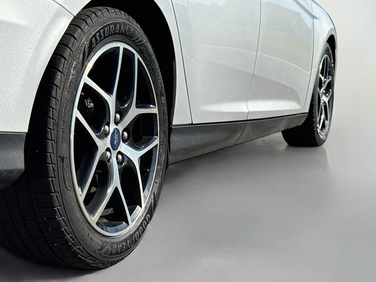 Used 2018 Ford Focus SEL w/ Cold Weather Package FWD image 9