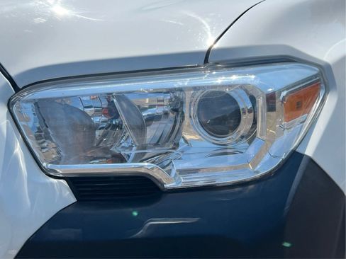 Used 2021 Toyota Tacoma SR AWD/4WD image 29