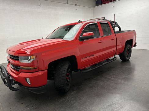 Used 2018 Chevrolet Silverado 1500 LT w/ All Star Edition image 4