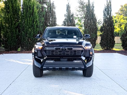 Used 2026 Toyota Tacoma TRD Off-Road AWD/4WD image 3