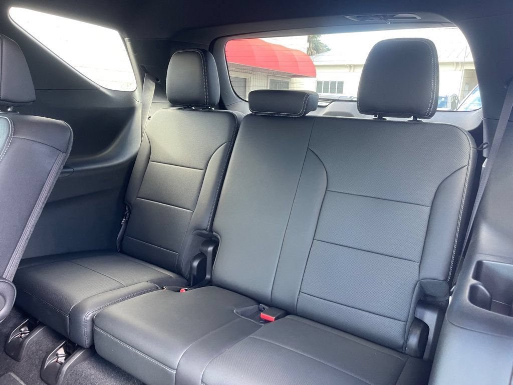 Used 2026 Chevrolet Traverse LT FWD image 14