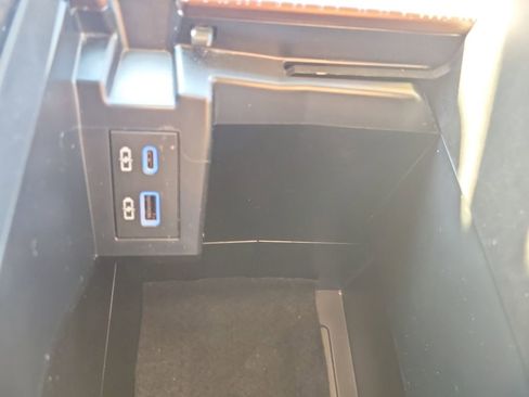 Used 2024 Toyota Sienna XLE image 25