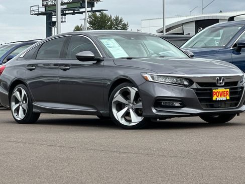 Used 2018 Honda Accord Touring image 2
