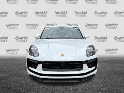 Used 2023 Porsche Macan AWD/4WD image 3