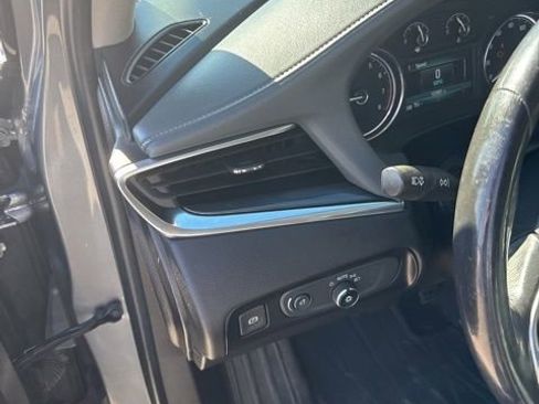 Used 2018 Buick Enclave Essence image 8