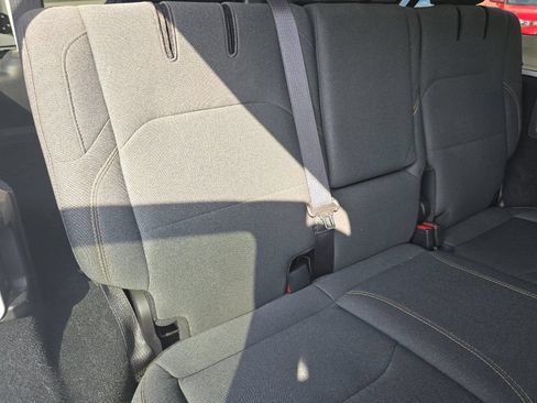 Used 2024 Jeep Wrangler Unlimited Sahara AWD/4WD image 19