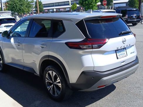 Used 2022 Nissan Rogue SV image 5