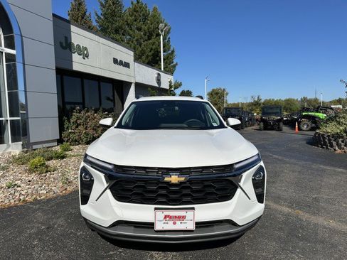 Used 2024 Chevrolet Trax LT image 9