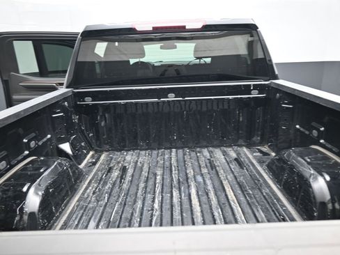 Used 2024 GMC Sierra 1500 SLT image 16