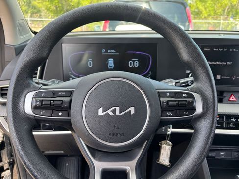 Used 2025 Kia Sportage LX FWD image 27