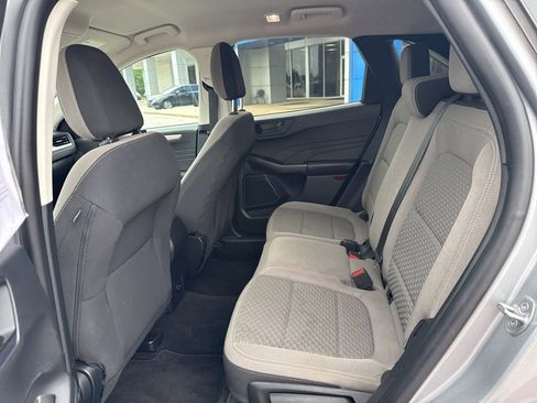 Used 2022 Ford Escape SE image 15