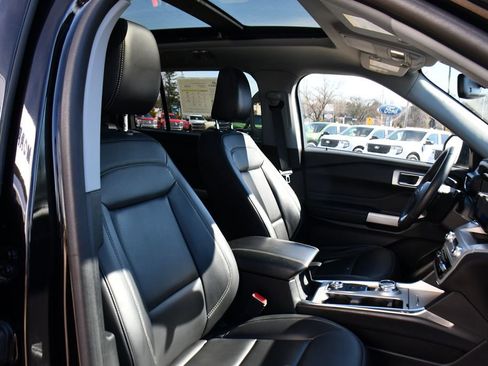 Used 2023 Ford Explorer XLT w/ Equipment Group 202A image 16