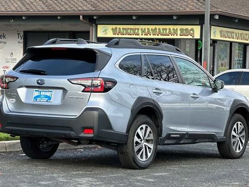 Used 2024 Subaru Outback Premium image 3