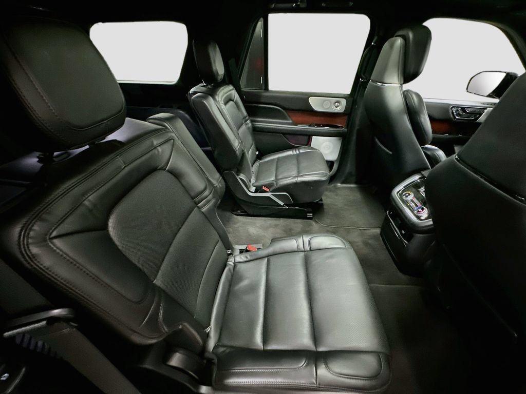 Used 2021 Lincoln Navigator Reserve w/ Luxury Package AWD/4WD image 29