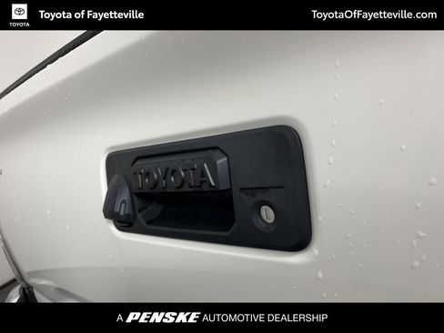 Certified 2022 Toyota Tacoma TRD Off-Road AWD/4WD image 19