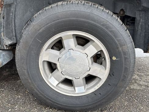 Used 2005 GMC Yukon SLT w/ SLT Preferred Equipment Group image 32