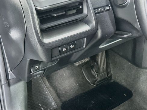 Used 2024 Toyota Prius LE FWD image 17