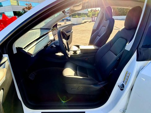 Used 2022 Tesla Model Y Long Range AWD/4WD image 26