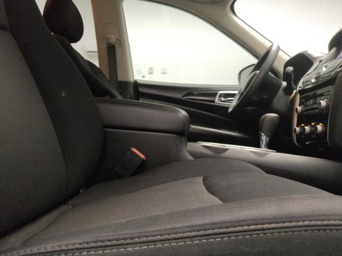 Used 2019 Nissan Pathfinder S FWD image 21