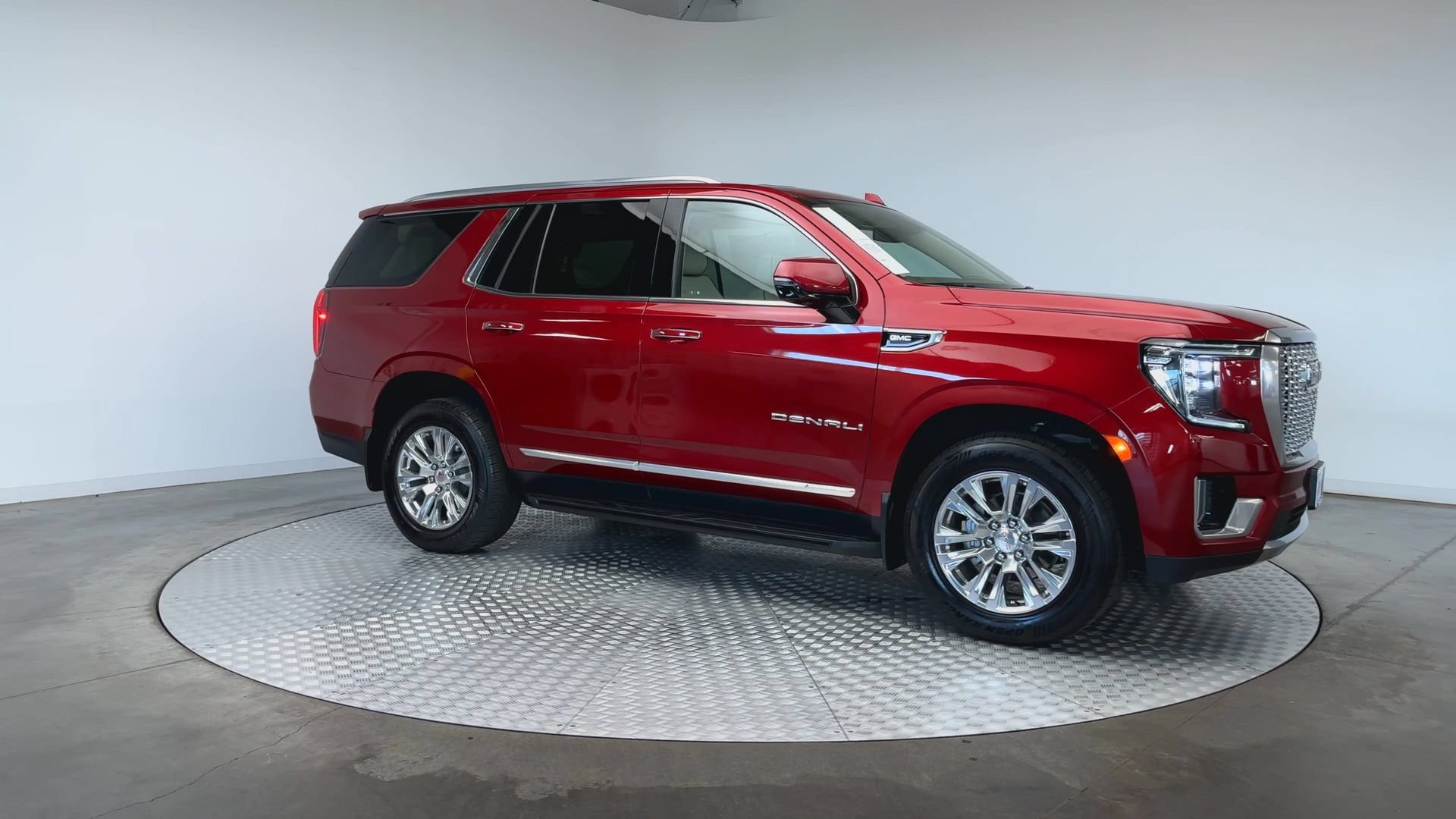 Used 2021 GMC Yukon Denali AWD/4WD image 2