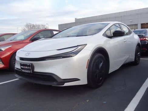 Used 2024 Toyota Prius LE image 1