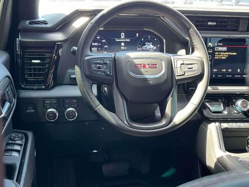 Used 2024 GMC Sierra 1500 AT4 w/ Technology Package AWD/4WD image 13