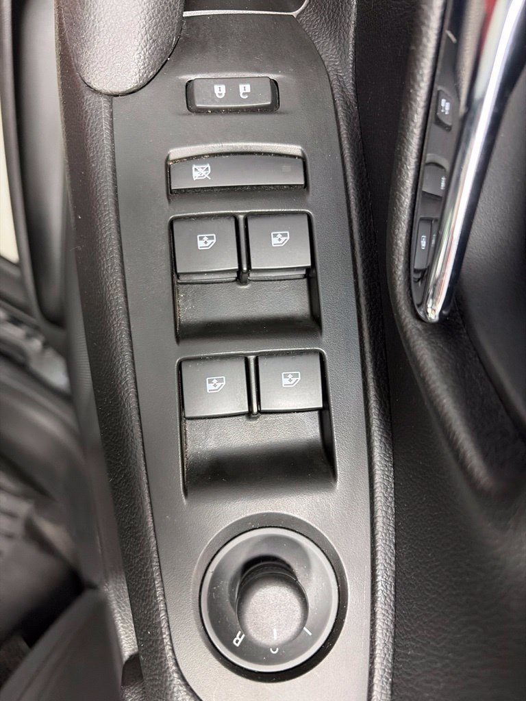 Used 2019 Chevrolet Trax LT w/ LT Convenience Package FWD image 12
