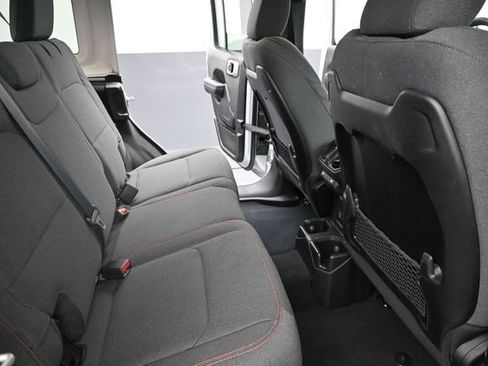 Used 2024 Jeep Wrangler Unlimited Rubicon AWD/4WD image 18
