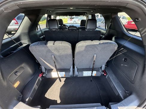 Used 2017 Ford Explorer XLT w/ Equipment Group 202A AWD/4WD image 12