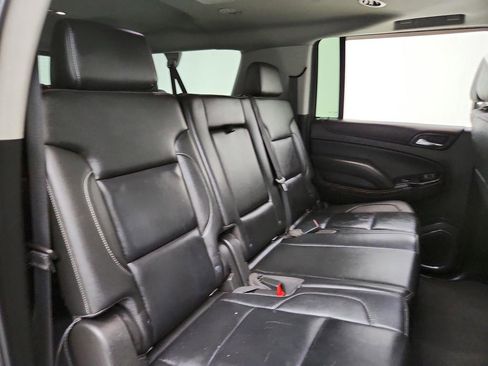 Used 2019 Chevrolet Suburban LT RWD image 31