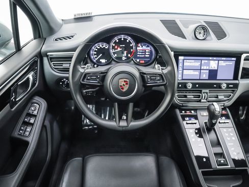 Certified 2022 Porsche Macan w/ Premium Package Plus image 16