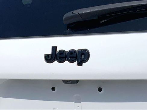 Used 2021 Jeep Cherokee Latitude Plus FWD image 26