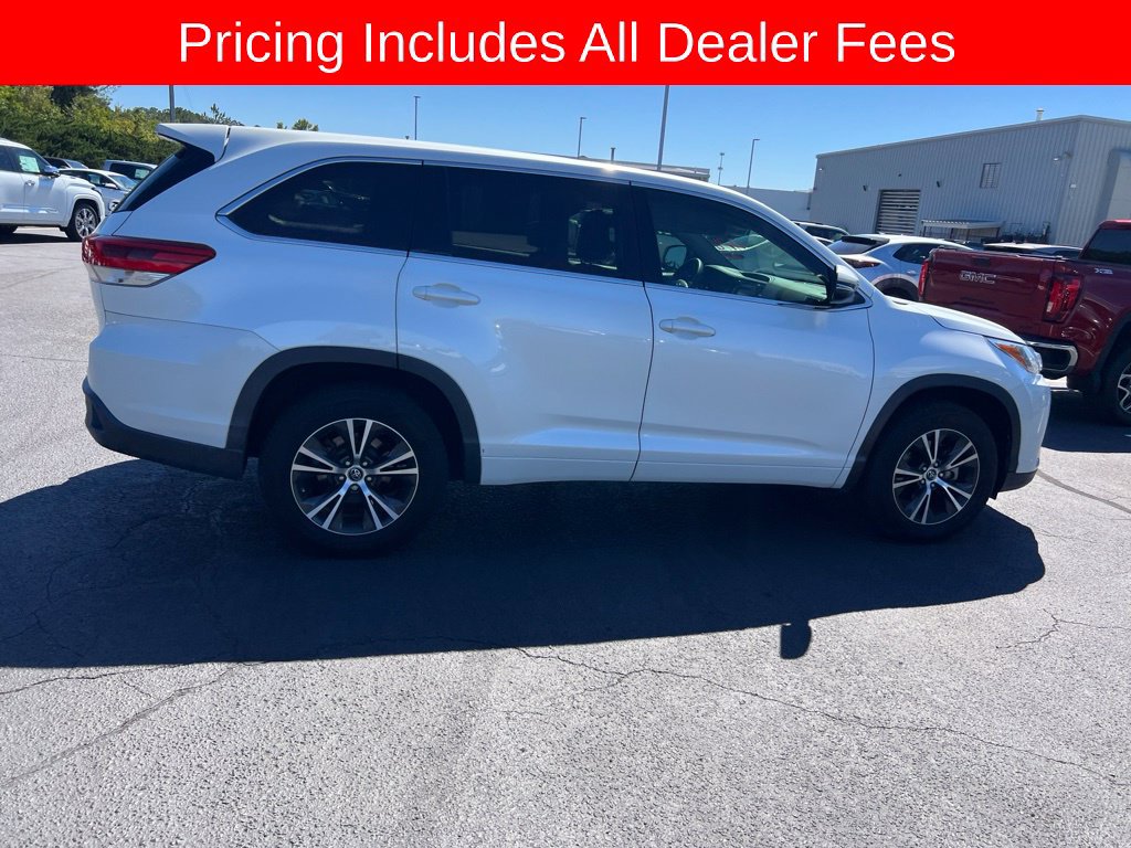 Used 2017 Toyota Highlander LE FWD image 23