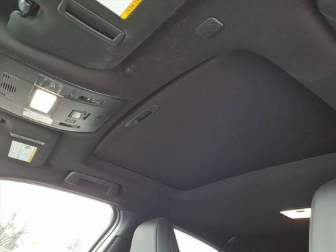 Used 2022 Lexus UX 200 w/ Premium Package image 17