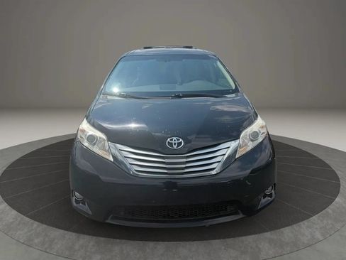 Used 2013 Toyota Sienna Limited w/ Premium Pkg FWD image 2