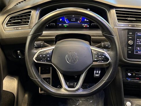 Certified 2023 Volkswagen Tiguan SE R-Line image 19