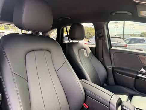 Used 2021 Mercedes-Benz GLA 250 4MATIC w/ Premium Package image 33