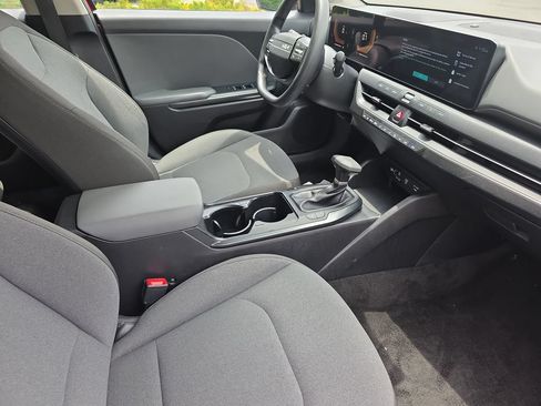 Used 2025 Kia K4 FWD image 15