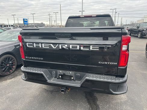 Used 2021 Chevrolet Silverado 1500 Custom image 3