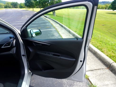 Used 2020 Chevrolet Spark LT image 20