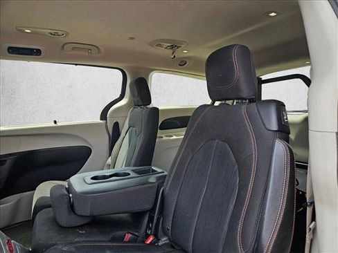 Used 2018 Chrysler Pacifica Touring Plus image 13