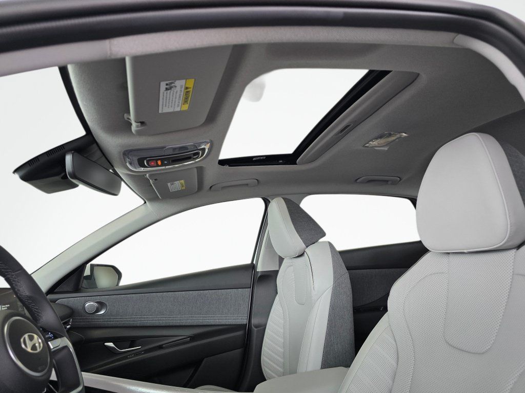 New 2026 Hyundai Elantra Limited FWD image 18