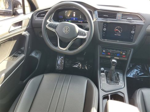 Used 2024 Volkswagen Tiguan SE image 16
