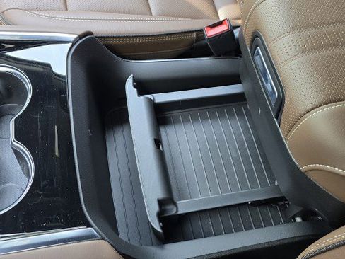 Used 2025 Chevrolet Tahoe High Country image 26